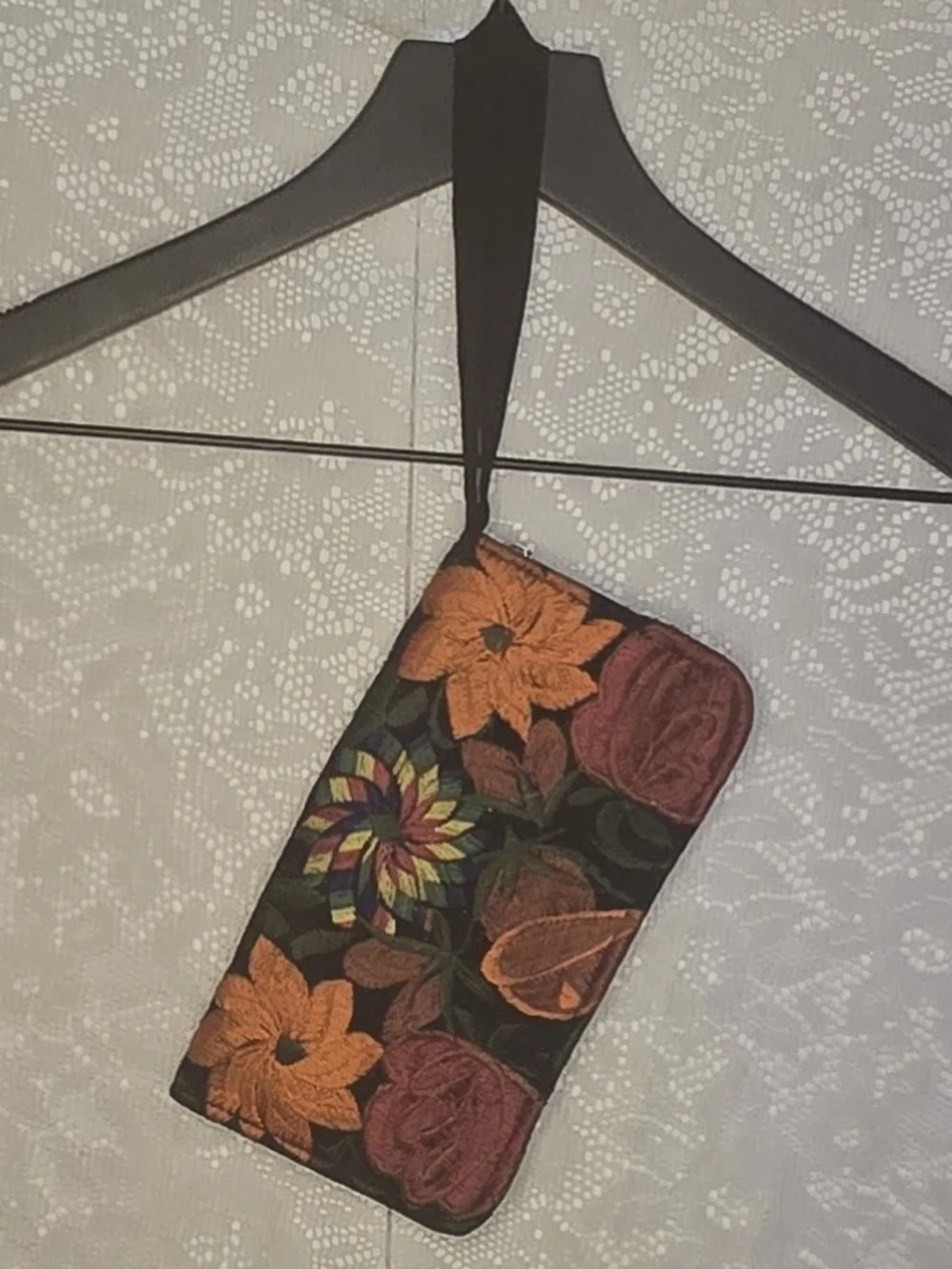 Artisanal Mexican Hand-Embroidered Floral Zipper Clutch Long Wallet